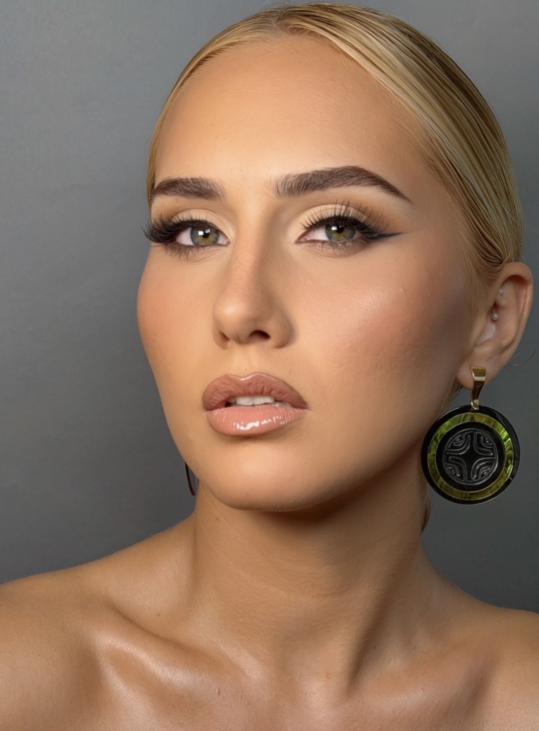 Aurora “Ipo” Thomas — makeup artist portfolio photo 19